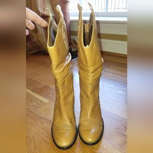 Tan Leather Slouchy BCBG Generation Cowgirl Boots SZ. 5.5